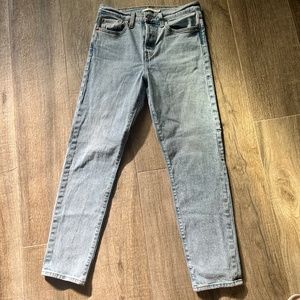 Levi Wedgie Size 28 perfect condition